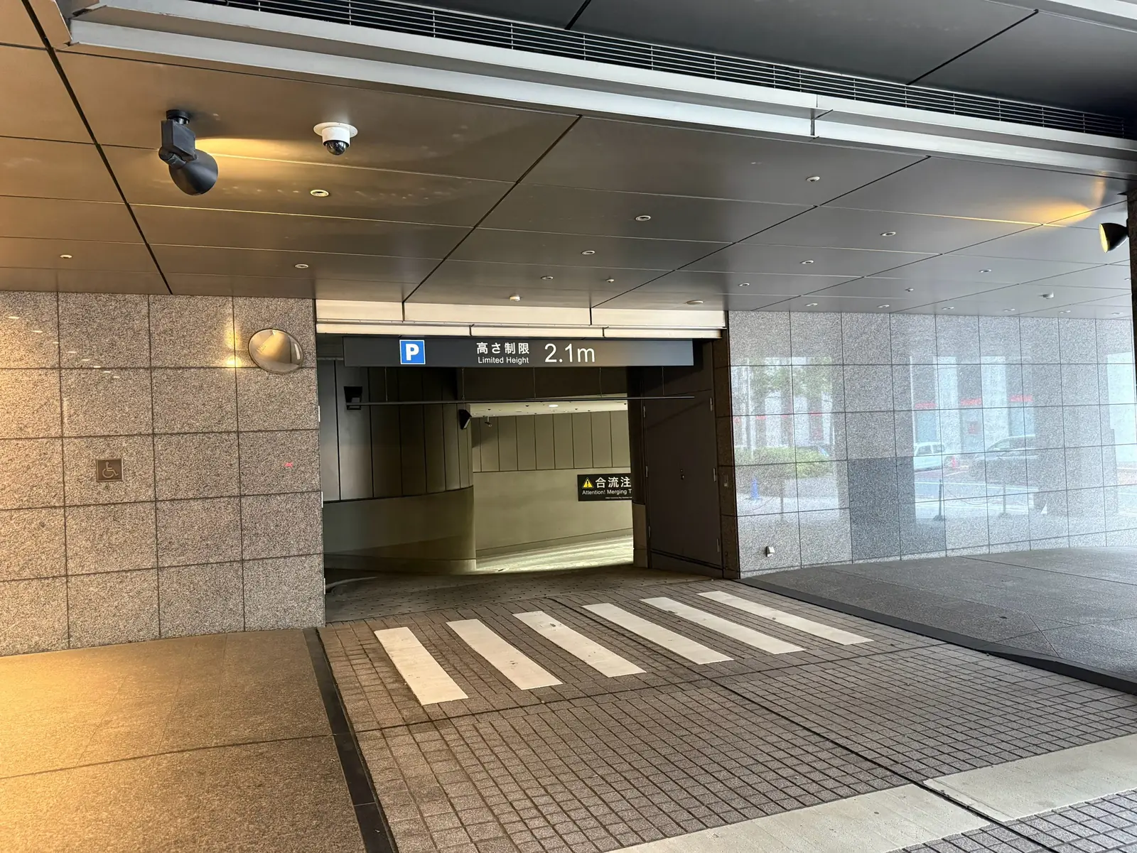 横浜ベイシェラトン地下駐車場の入口