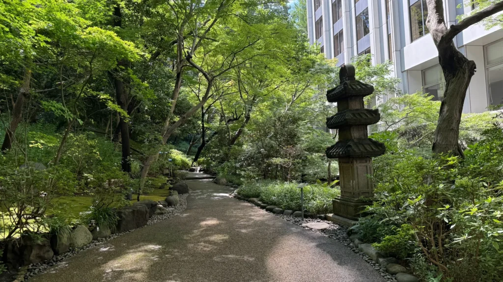 庭園の石灯籠
